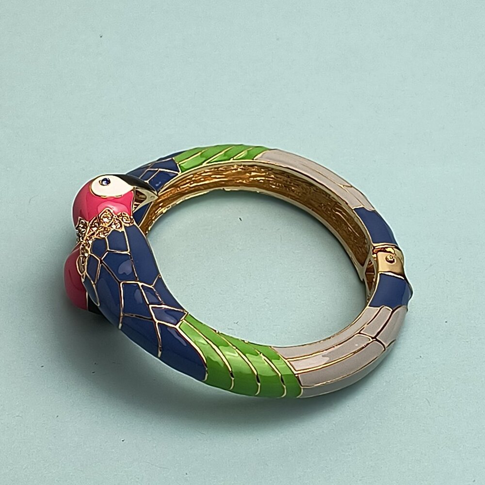Tommy Bahama Enamel Parrot Bird Bangle  Bracelet Gold Tone Tropical Travel - Picture 6 of 9